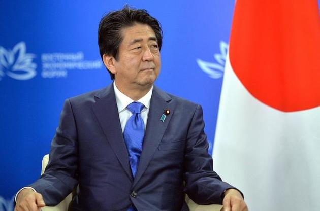 Прем'єр Японії намагається повернути Курили, користуючись слабкістю економіки Росії – Reuters