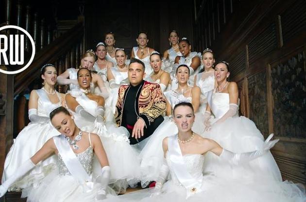 Робби Уильямс в окружении балерин спел о богатых русских