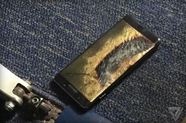 Замінений Samsung Galaxy Note 7 загорівся на борту літака в США