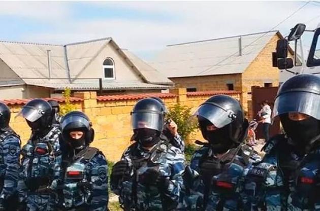 Российские силовики задержали по подозрению в терроризме пятерых крымских татар
