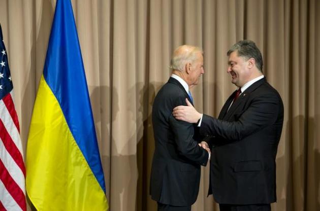 У Порошенка кажуть, що Байден згоден продовжити санкції проти Росії