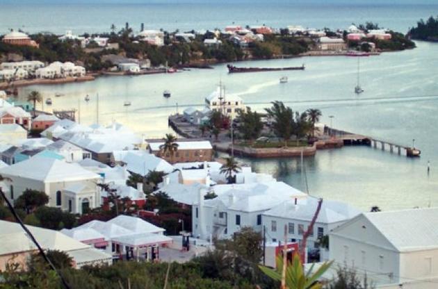 Бермуди скоро накриє ураган