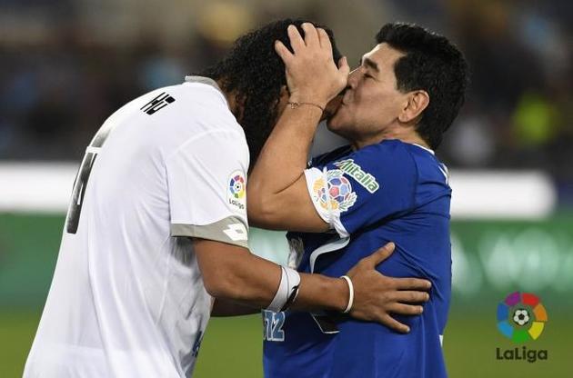 Марадона сыграл против Роналдиньо