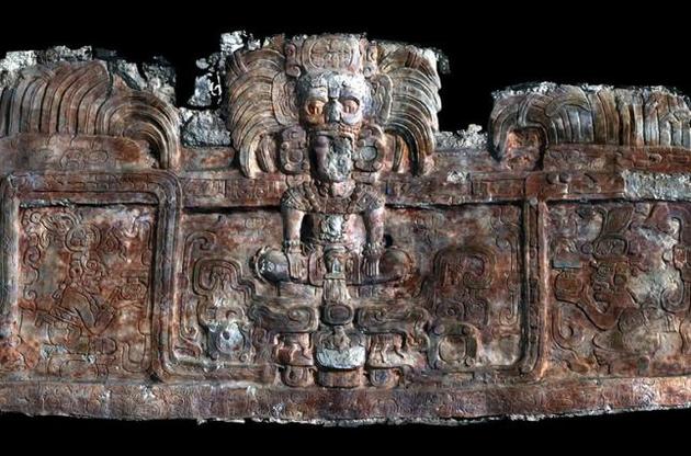 У Гватемалі виявлені дві гробниці часів Зміїних царів майя