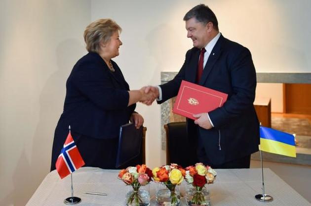 Порошенко підписав декларацію з Норвегією