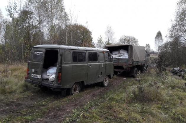 Спецназ российской таможни со стрельбой остановил два грузовика с украинской продукцией