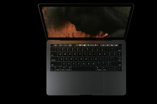 Новый MacBook Pro оборудован сенсорной панелью над клавиатурой