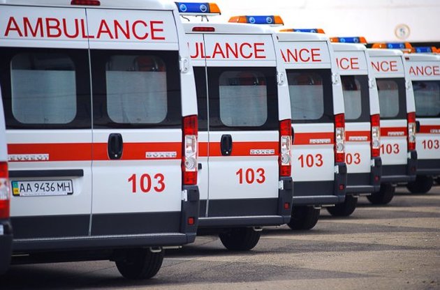 Канадцы передадут украинским медикам 10 машин "скорой помощи"