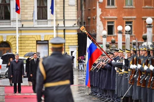 Порошенко не потрібні візи для подорожей країнами Євросоюзу. "Дуже просить" і за всіх інших громадян України