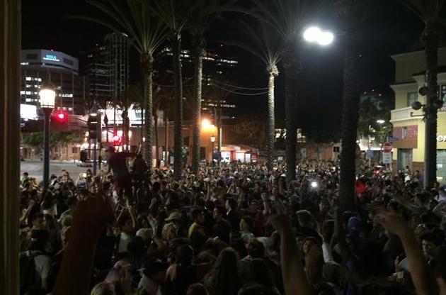 Студенти протестують проти Трампа.