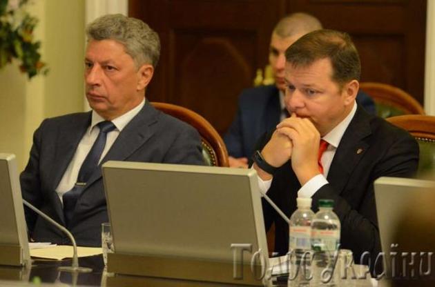 Ляшко получил по лицу от бывшего регионала Бойко, продолжил выступление и снова пропустил удар