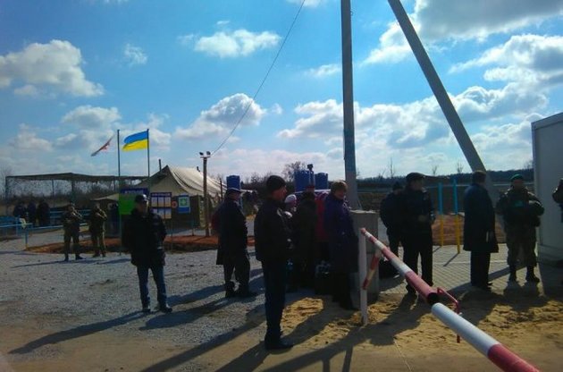 В Луганской области возобновлена работа КПВВ "Золотое"