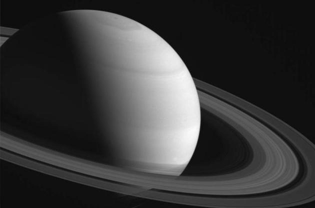 Cassini займется изучением колец Сатурна перед завершением миссии