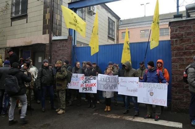 Активисты не выпустили экс-беркутовцев из СИЗО для участия в суде с Януковичем