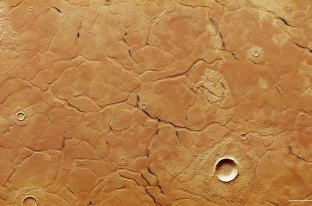 Опубликован снимок загадочного "лабиринта" на Марсе