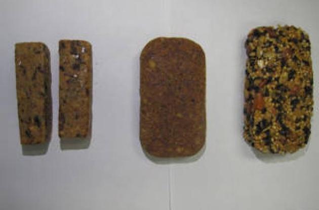 Енергетична цінність кожного батончика становить 700-900 кілокалорій