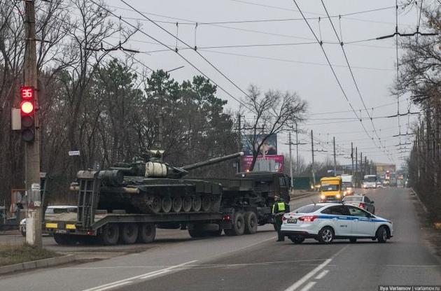 Крымчане обеспокоены колоннами российской военной техники