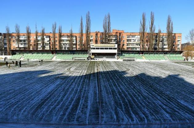 Газон стадіону &quot;Локомотив&quot; не впорався зі снігом