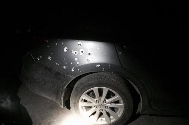 Взрыв повредил три автомобиля