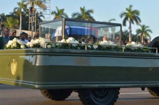 Урна з прахом Кастро вирушила у прощальне турне по Кубі