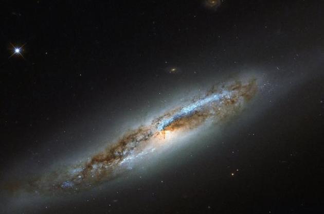 "Хаббл" сделал снимок "запутанной" галактики из созвездия Девы