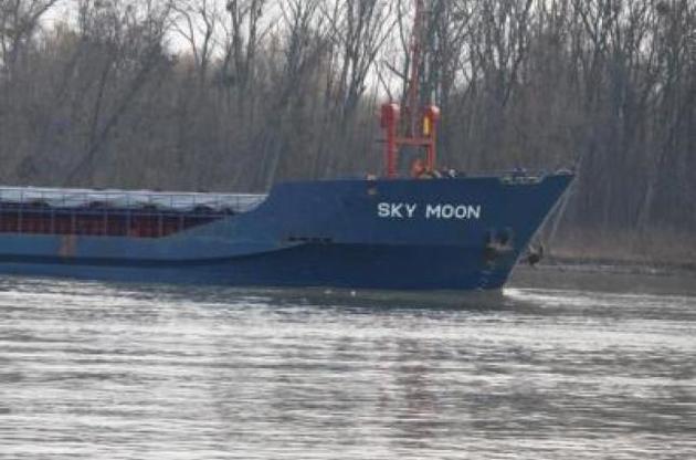 Пограничники хотят конфисковать судно Sky Moon, заходившее в крымские порты