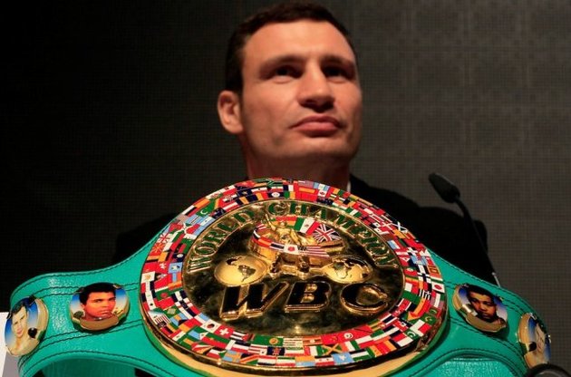 Награду Кличко от имени WBC вручил Рой Джонс-младший