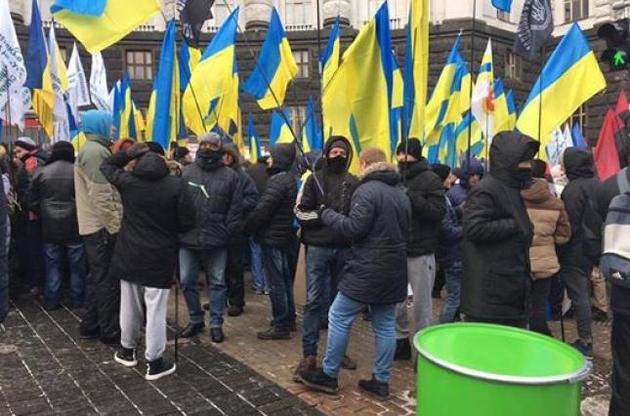 "Лёшики" устроили митинг под Кабмином из-за выведения "Укрспирта" из тени