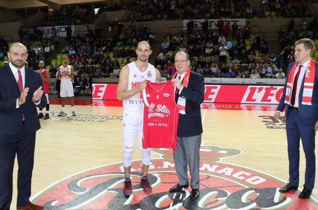 Гладир отримав спеціальну майку