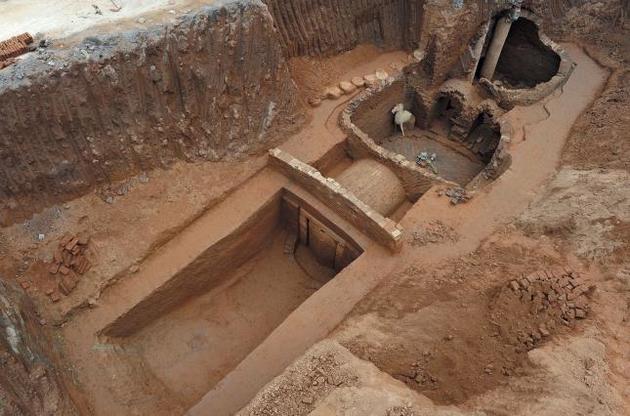 Археологи нашли в Китае гробницу возрастом две тысячи лет