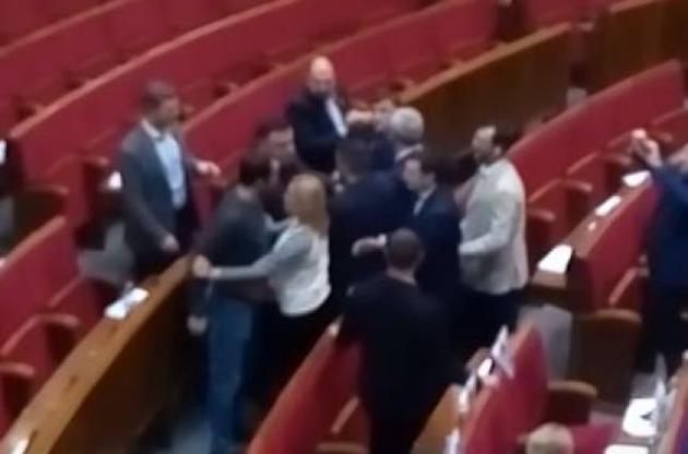 У Раді знову побилися народні депутати