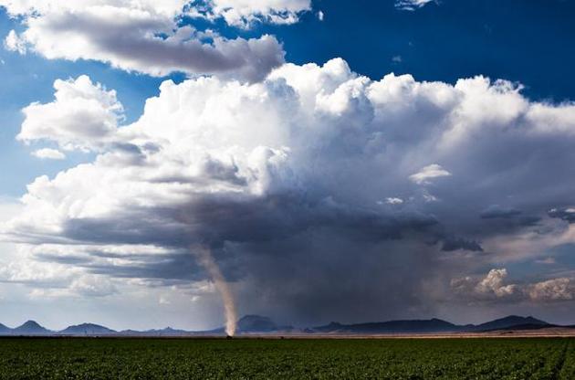 Вчені спостерігали за утворенням хмари під мікроскопом