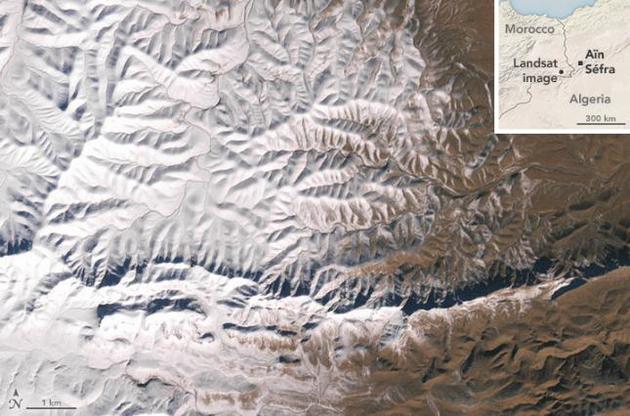 NASA представило спутниковый снимок снега в Сахаре