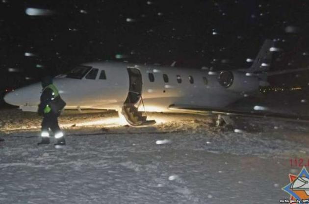 В аэропорту Гомеля произошла авария самолета, который прилетел из Киева