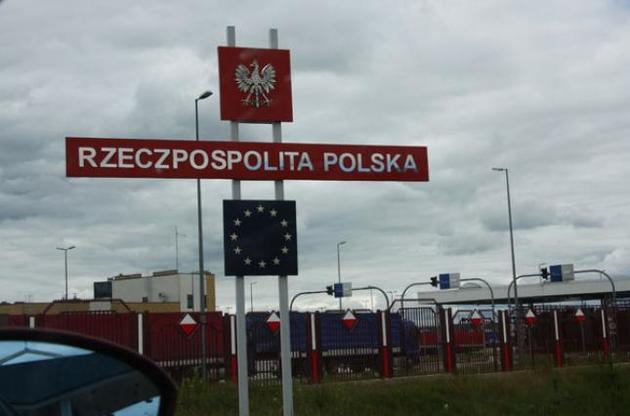 В очередях на границе с Польшей стоят 1200 автомобилей