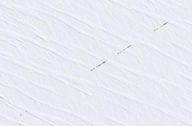 ESA показало снимок каравана в ледяной пустыне