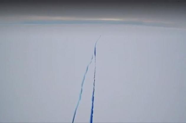 Длина трещины составляет 40 километров