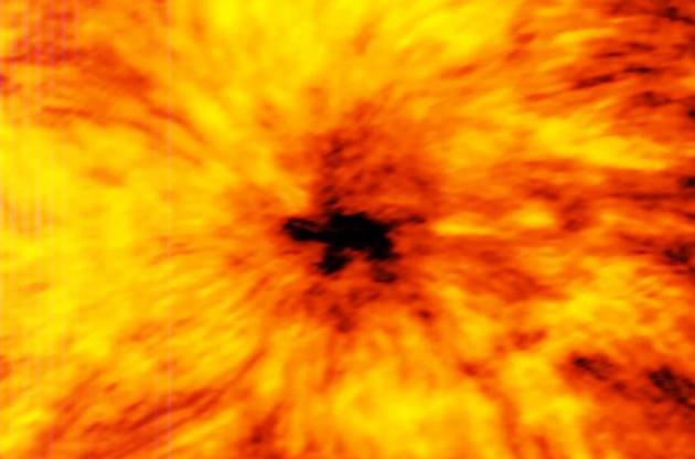 Астрономы получили снимки пятен на Солнце