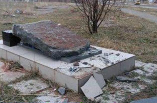 На Одесчине вандалы повредили памятный знак жертвам Холокоста