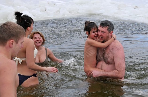 Спасатели назвали безопасные места для крещенского купания в Киеве