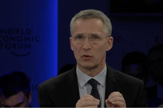 Столтенберг вважає, що країни НАТО повинні захищатися спільно від кібератак.