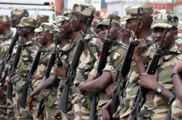 Войска стран Западной Африки приостановили вторжение в Гамбию
