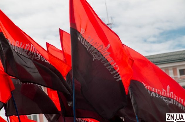 Каратели Росгвардии отобрали у пенсионера в Подмосковье символику освободительного движения Правый сектор