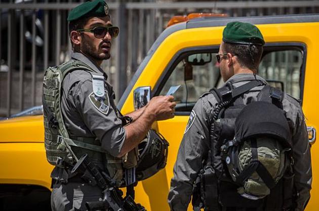 В Израиле террорист хотел протаранить остановку