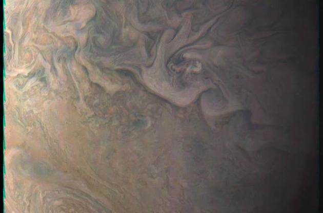 "Юнона" сделала снимок Малого красного пятна на Юпитере