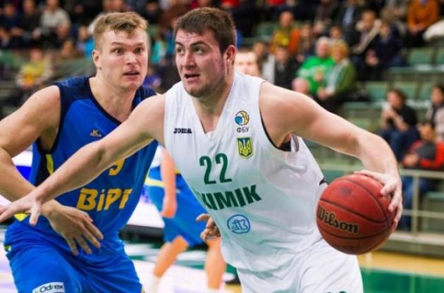 Чотири команди продовжать боротьбу за титул