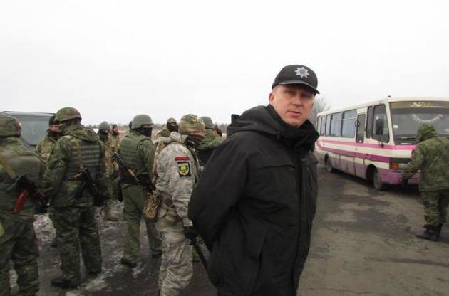 Участник блокады ОРДЛО ударил в лицо начальника областной полиции Аброськина