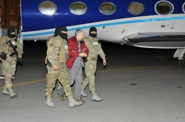 Лапшина доставили в Баку