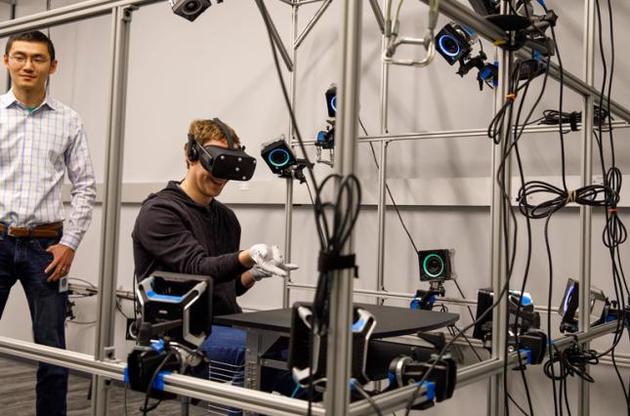 Перчатки предназначены для взаимодействия с виртуальной и дополненной реальностью