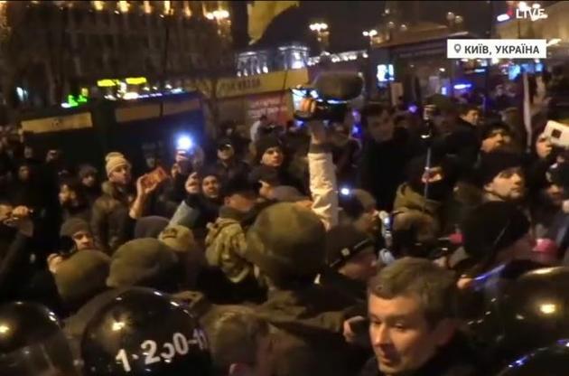 Медики сообщили о 10 пострадавших во время столкновений полиции с протестующими в Киеве
